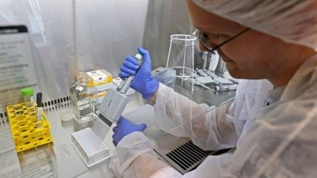 Νέα διαπίστωση: Ο κορονοϊός επιβιώνει στο δέρμα για 9 ώρες