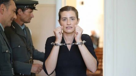 Αγριες Μέλισσες: Η Μυρσίνη εκδικείται την Ελένη μέσα στη φυλακή