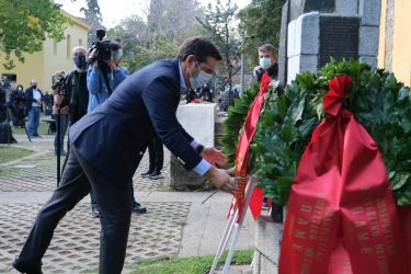 Τσίπρας: «Η Δημοκρατία και η ιστορική μνήμη δεν μπαίνουν σε καραντίνα»