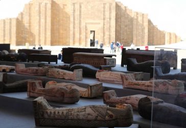 Αίγυπτος: Ανακαλύφθηκαν 100 άθικτες σαρκοφάγοι!