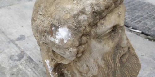 Αθήνα: Αρχαία κεφαλή βρέθηκε τυχαία 1,5 μ. κάτω από τη γη!