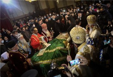 Σερβία: Απίστευτες εικόνες συνωστισμού στην κηδεία του Πατριάρχη Ειρηναίου! (ΒΙΝΤΕΟ)