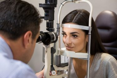 5 σημάδια που δείχνουν ότι πρέπει να επισκεφτείς τον οφθαλμίατρο