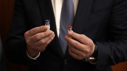 Κορονοϊός: Οι πολίτες δεν θα μπορούν να επιλέγουν εμβόλιο