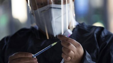 Δερμιτζάκης για εμβόλιο AstraZeneca: «Η Ελλάδα ορθώς συνεχίζει να εμβολιάζει με αυτό»