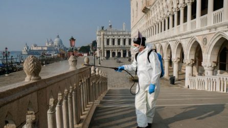 Ιταλία: Συναγερμός με 23.641 νέα κρύσματα κορονοϊού