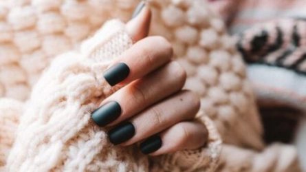 Τα 5 + 1 χρώματα στα νύχια που πρέπει να δοκιμάσετε φέτος τον χειμώνα