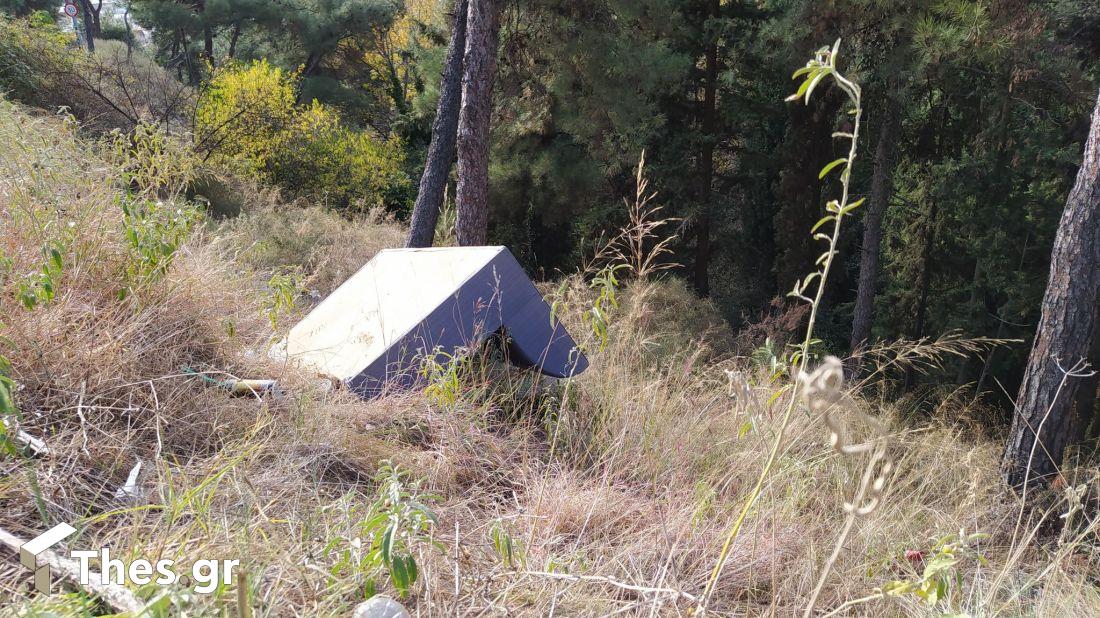 Θεσσαλονίκη δάσος Σέιχ Σου καναπές σκουπίδια