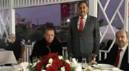 Κύπρος: Με τον δολοφόνο του Σολωμού ποζάρει ο Ερντογάν