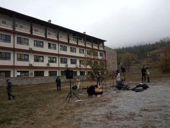 Θεσσαλονίκη: Συγκρότημα παίζει μουσική για τους ασθενείς στο “Παπανικολάου”