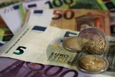 ΕΚΤ: Αναμένονται σταθερά επιτόκια μετά από 15 μήνες αυξήσεων