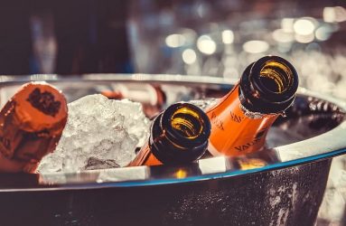Πρωτοχρονιά: Γιατί πρέπει να καταναλώσετε με μέτρο το αλκοόλ