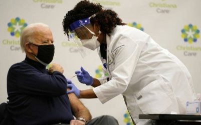 ΗΠΑ: Ο Μπάιντεν έκανε σε ζωντανή σύνδεση το εμβόλιο κατά του κορονοϊού (ΒΙΝΤΕΟ)