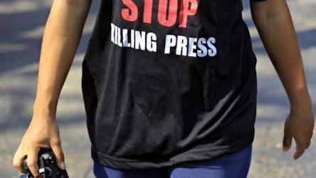 Στη φυλακή συνολικά 488 δημοσιογράφοι, 46 δολοφονήθηκαν το 2021