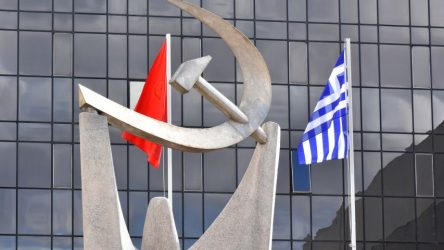 ΚΚΕ: “Η κυβερνητική πολιτική στο χώρο της εκπαίδευσης παίρνει κάτω από τη βάση”