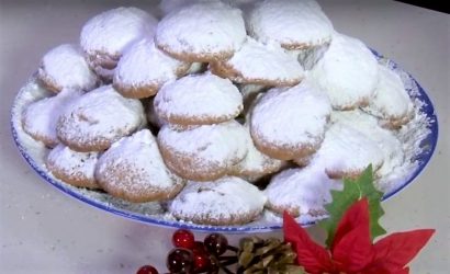 Μοναδικοί, αφράτοι και πεντανόστιμοι κουραμπιέδες (ΒΙΝΤΕΟ)