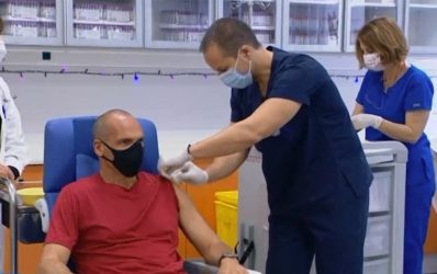 Εμβολιάστηκε ο γραμματέας του ΜέΡΑ25, Γιάνης Βαρουφάκης