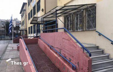 Δήμος Θεσσαλονίκης: Τοποθετούνται ανελκυστήρες για άτομα με αναπηρίες σε σχολεία