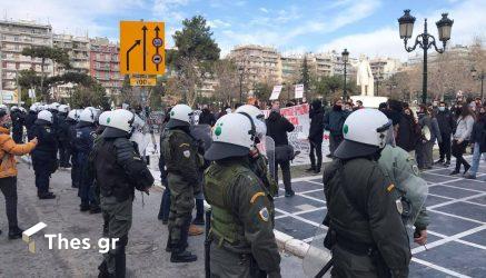 Θεσσαλονίκη: Φοιτητές διαμαρτύρονται για το νομοσχέδιο για την Παιδεία (ΦΩΤΟ)