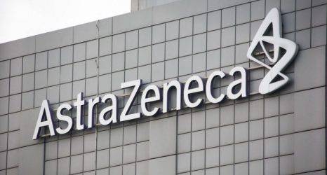 AstraZeneca: Τι λέει για τον κίνδυνο εμφάνισης αιματικών θρόμβων