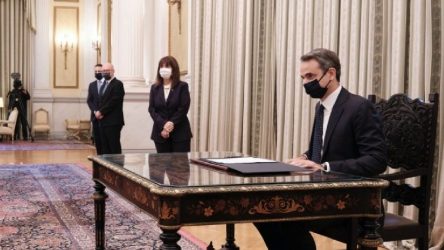 Ορκίστηκαν όλα τα νέα μέλη της κυβέρνησης