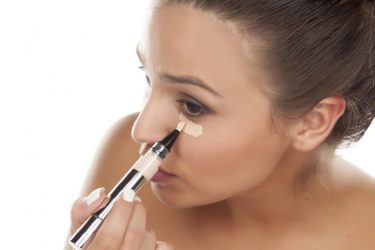 Τα 4 βασικά βήματα για να βάλετε σωστά κονσίλερ