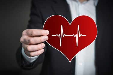 Κορονοϊός: Ενας στους 5 θανάτους αφορά ασθενείς με καρδιαγγειακά προβλήματα