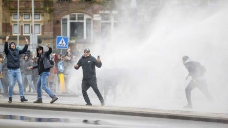 Ολλανδία: Επεισόδια στις διαδηλώσεις για την απαγόρευση κυκλοφορίας