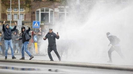 Ολλανδία: Επεισόδια στις διαδηλώσεις για την απαγόρευση κυκλοφορίας