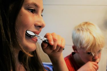 Τα λάθη που κάνουμε όταν βουρτσίζουμε τα δόντια μας