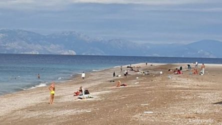 Ρόδος: Εφτασαν οι 189 Ολλανδοί τουρίστες που συμμετέχουν στο πείραμα