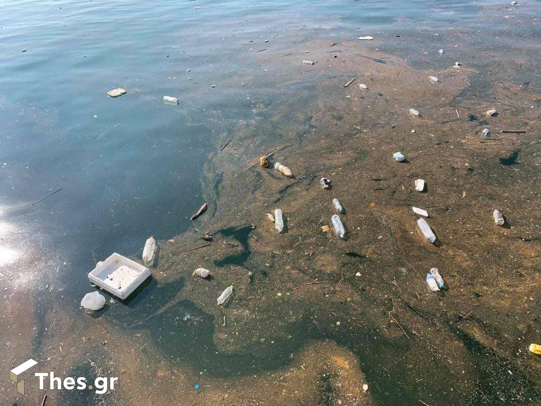 Σκουπίδια στο Θερμαϊκό Θεσσαλονίκη Θερμαϊκός