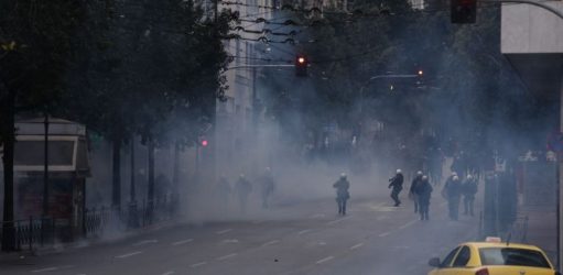 Επεισόδια στο κέντρο της Αθήνας στην πορεία για τα εμβόλια (ΒΙΝΤΕΟ)