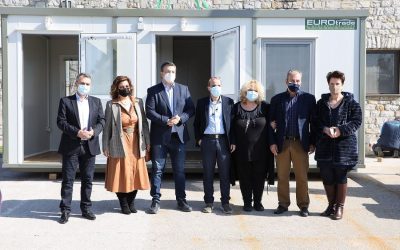 48 οικίσκους για τη διενέργεια τεστ κορονοϊού στα νοσοκομεία παρέδωσε ο Απόστολος Τζιτζικώστας