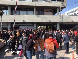 Θεσσαλονίκη: Φοιτητές απέκλεισαν τις εισόδους στο ΑΠΘ