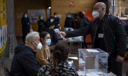 Στις κάλπες εν μέσω κορονοϊού η Καταλονία