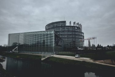 Οι Βρυξέλλες ζητούν εξηγήσεις από τον πρέσβη της Ρωσίας στην ΕΕ