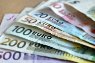 Eκτακτο επίδομα: Ποιοι θα λάβουν το Πάσχα έως 300 ευρώ