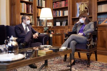 Αύριο (22/4) στις 11.00 η συνάντηση Μητσοτάκη – Σακελλαροπούλου για την προκήρυξη των εκλογών