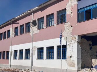 Σεισμός Ελασσόνα: “Θεέ μου, κάνε ακόμη 30 δευτερόλεπτα να αντέξει το κτίριο”