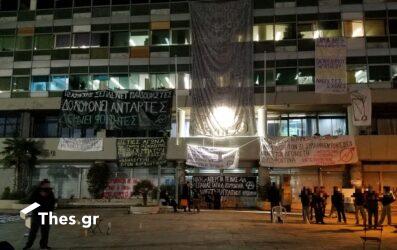 Θεσσαλονίκη: Αποκλείστηκε το ΑΠΘ, προσαγωγές ατόμων – Η Αστυνομία αναμένει αποχώρηση των φοιτητών (ΦΩΤΟ)