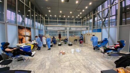 ΠΚΜ: Μαζική η προσέλευση των πολιτών στη δράση εθελοντικής αιμοδοσίας (ΦΩΤΟ)