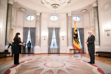 Βερολίνο: Η νέα Ελληνίδα Πρέσβης ανέλαβε κι επίσημα καθήκοντα