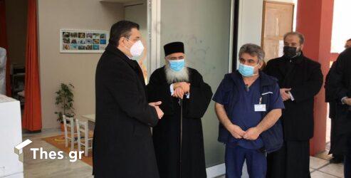 Ο Τζιτζικώστας παρέδωσε 3.000 τεστ κορονοϊού στο Κοινωνικό Ιατρείο της Μητρόπολης Νεαπόλεως (ΒΙΝΤΕΟ & ΦΩΤΟ)