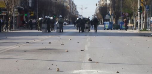 Θεσσαλονίκη: Επεισόδια στο κέντρο – Πετροπόλεμος και χημικά (ΒΙΝΤΕΟ & ΦΩΤΟ)