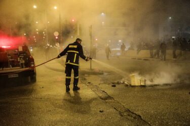 Νέα Σμύρνη: Τέσσερις συνολικά οι τραυματίες αστυνομικοί