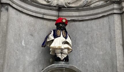 25η Μαρτίου: Εύζωνας το Manneken Pis στις Βρυξέλλες
