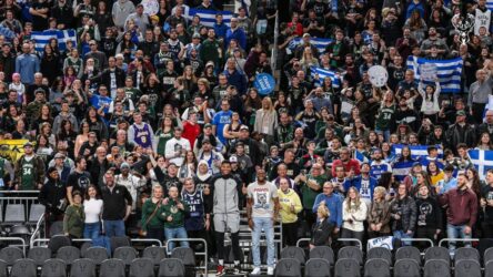 Οι Μπακς ευχήθηκαν στα ελληνικά για την 25η Μαρτίου με Αντετοκούνμπο και πολλούς Ελληνες