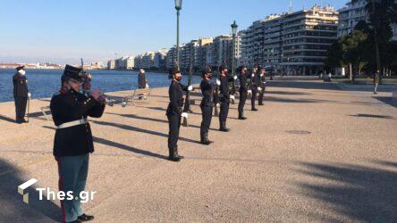 25η Μαρτίου: Κυματίζει περήφανα η ελληνική σημαία στον Λευκό Πύργο (ΒΙΝΤΕΟ & ΦΩΤΟ)