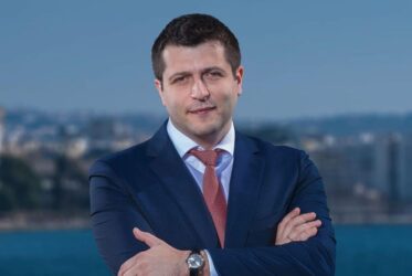 Ο Γιάννης Μουζενίδης στο “τιμόνι” της Mouzenidis Group